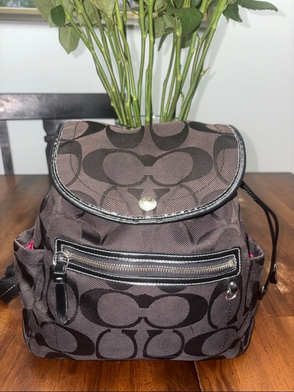 Coach Kyra Daisy Backpack F16548
Black Signature Nylon. In EUC